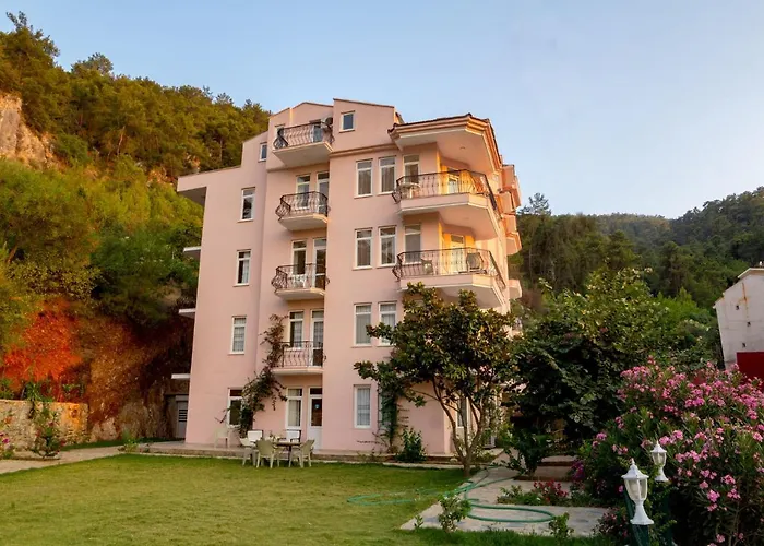 Lägenhetshotell Pembe Koesk Fethiye