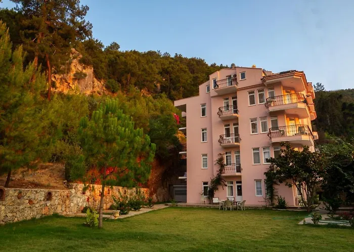 Pembe Koesk Apart Otel 3*